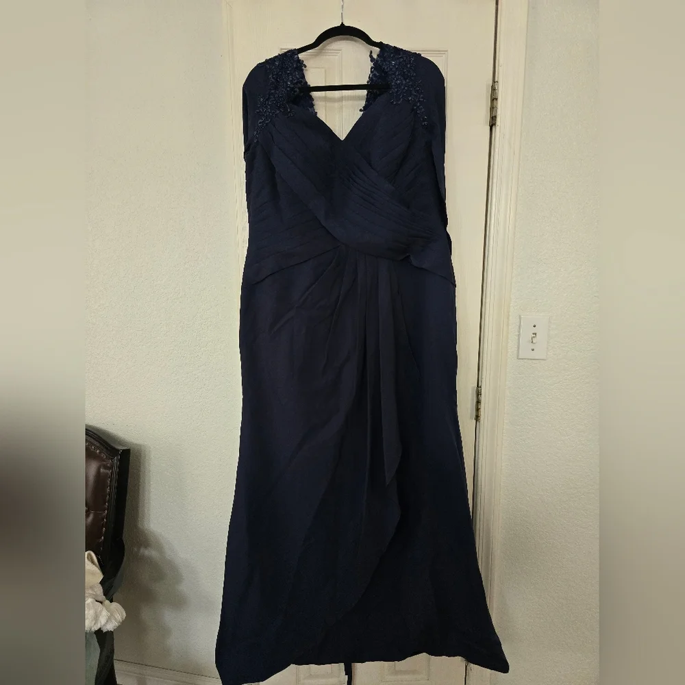 Blue Asymmetrical Ruffled Sleeveless Gown - Picture 4 of 7
